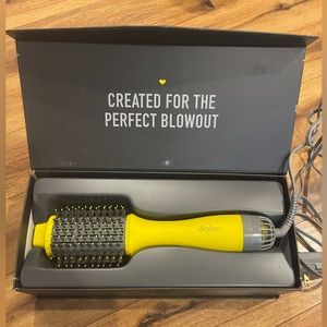 Drybar blow dryer brush